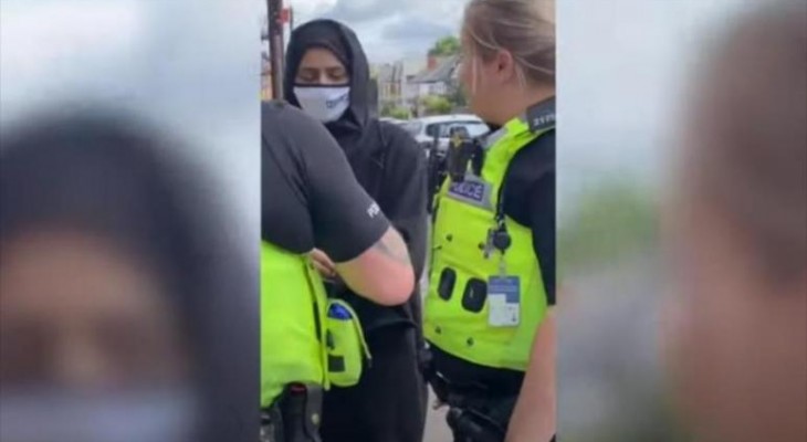 الشرطة البريطانية تلقي القبض على ناشطة لترديدها شعار “فلسطين حرة”