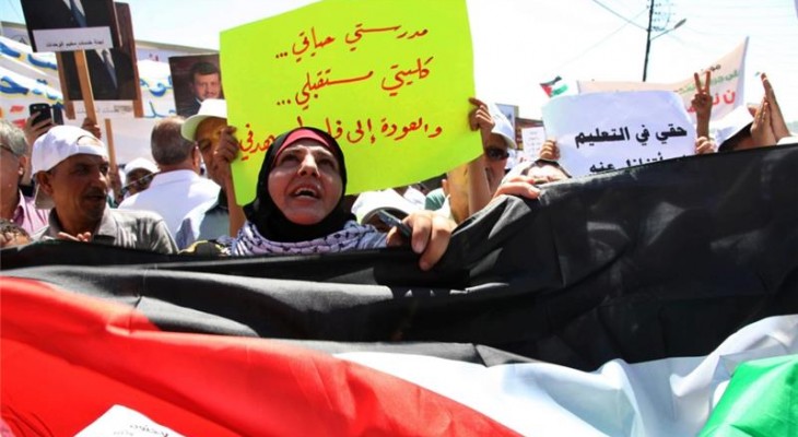 Palestinian refugees strike against UN funding changes