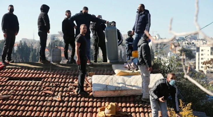 Palestinian family protests East Jerusalem home displacement